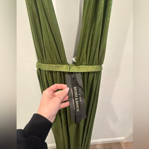 BRONX AND BANCO GODDESS GOWN IN LIME (L) - Picture 4 of 4